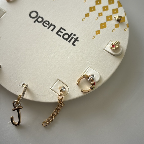 🔶🔸 OPEN Edit by Nordstrom multi set earrings gold tone w/ Initial “J” NWT 🔸🔶 - Picture 4 of 7